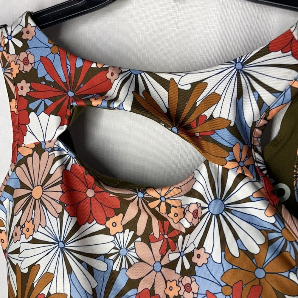 SO floral Sporty cutout top & high rise sporty short S jrs - Picture 6 of 17
